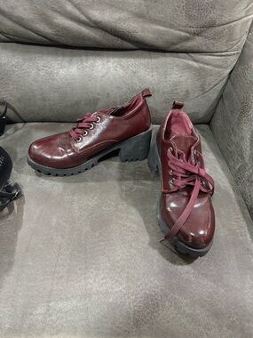 Women's Burgundy Chunky Lace-Up Heels
